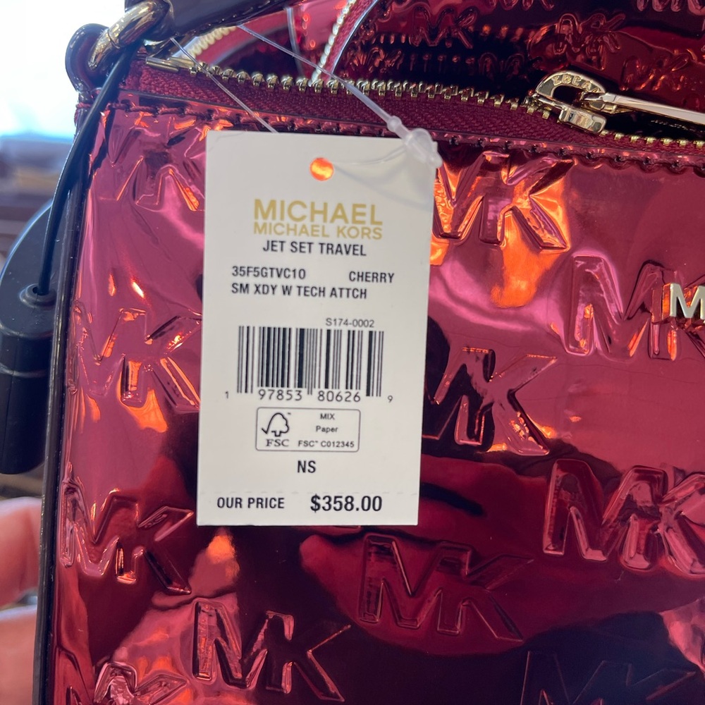 MICHAEL KORS Jet Set Sm Patent Logo Debossed Crossbody Apple Airpods
XBody Tech - Picture 4 of 8